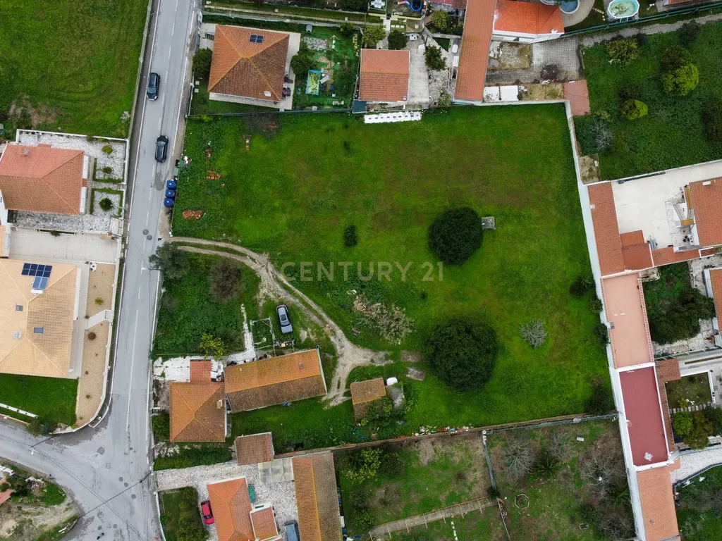 Terreno Urbano de 3.900 m², com moradia térrea sem licença – Charneca de Caparica - Image 3