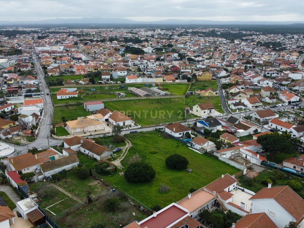 Terreno Urbano de 3.900 m², com moradia térrea sem licença – Charneca de Caparica - Image 16