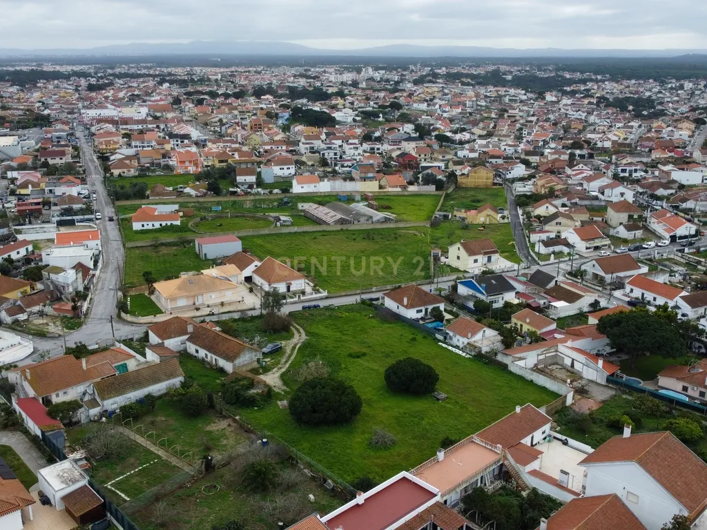 Terreno Urbano de 3.900 m², com moradia térrea sem licença – Charneca de Caparica - Image 16