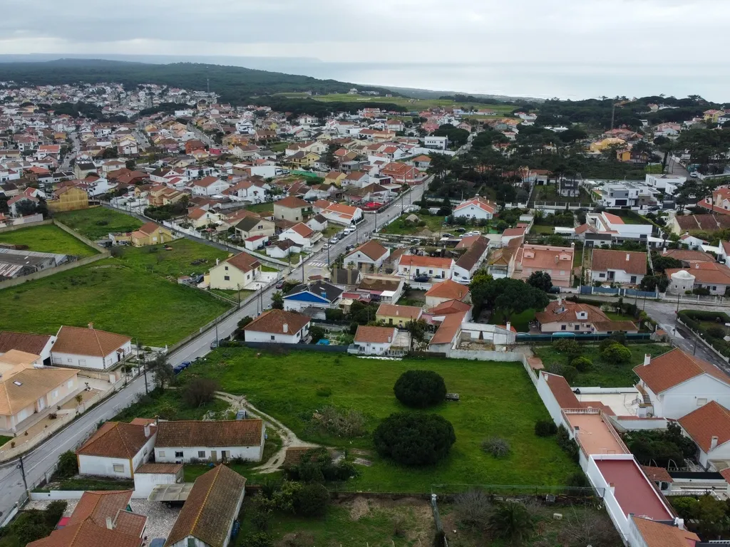 Terreno Urbano de 3.900 m², com moradia térrea sem licença – Charneca de Caparica - Image 17