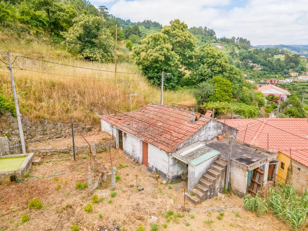 Moradia para reconstrução com vista rio douro - Image 10