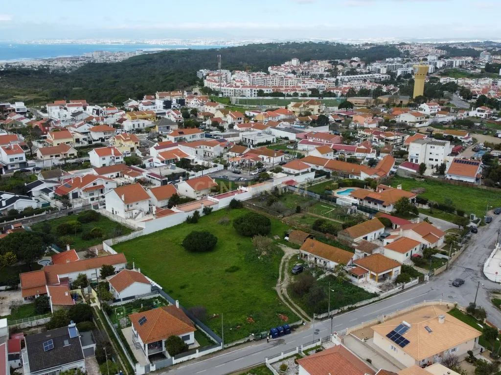 Terreno Urbano de 3.900 m², com moradia térrea sem licença – Charneca de Caparica - Image 2
