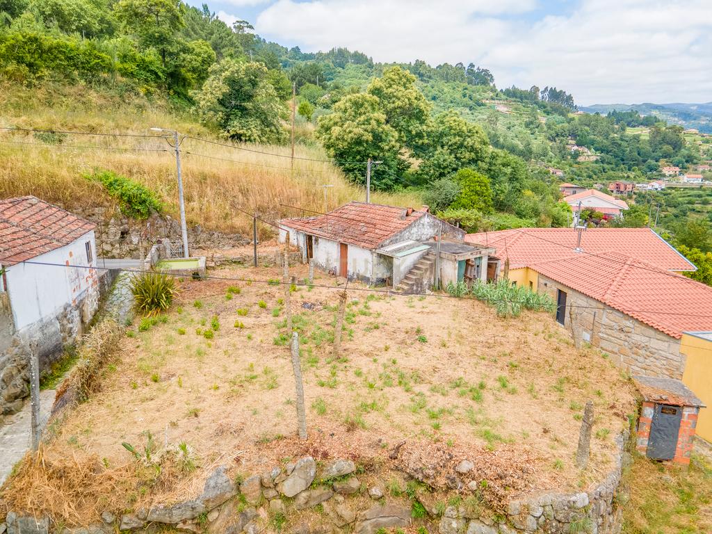 Moradia para reconstrução com vista rio douro - Image 9