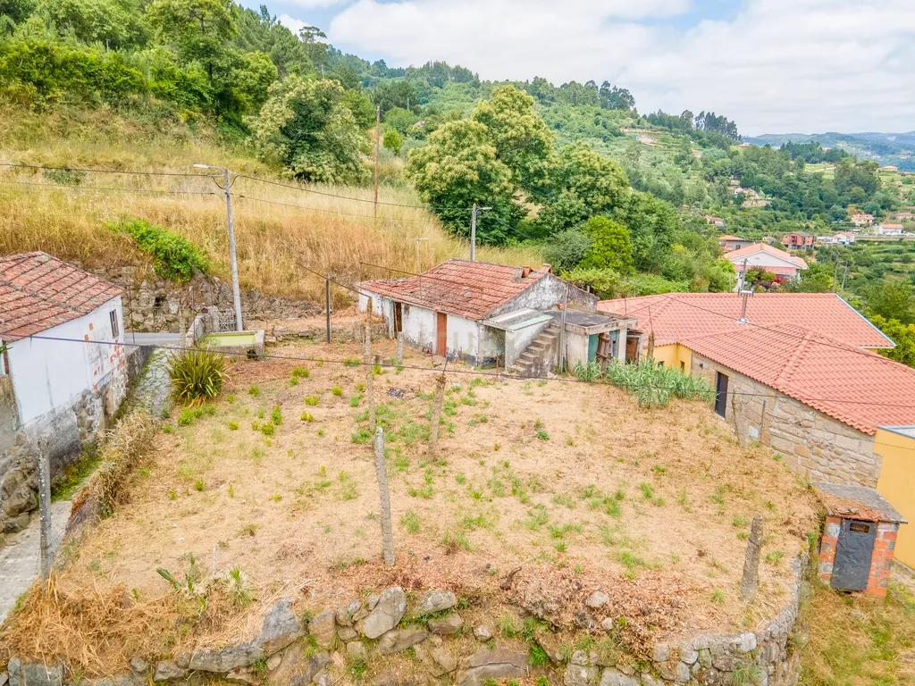 Moradia para reconstrução com vista rio douro - Image 9