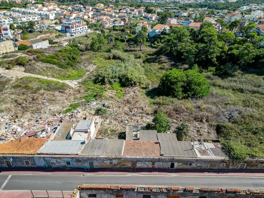Propriedade urbana 21.116m2, 1.320m2 de construção, a 3km das praias da Costa - Image 1