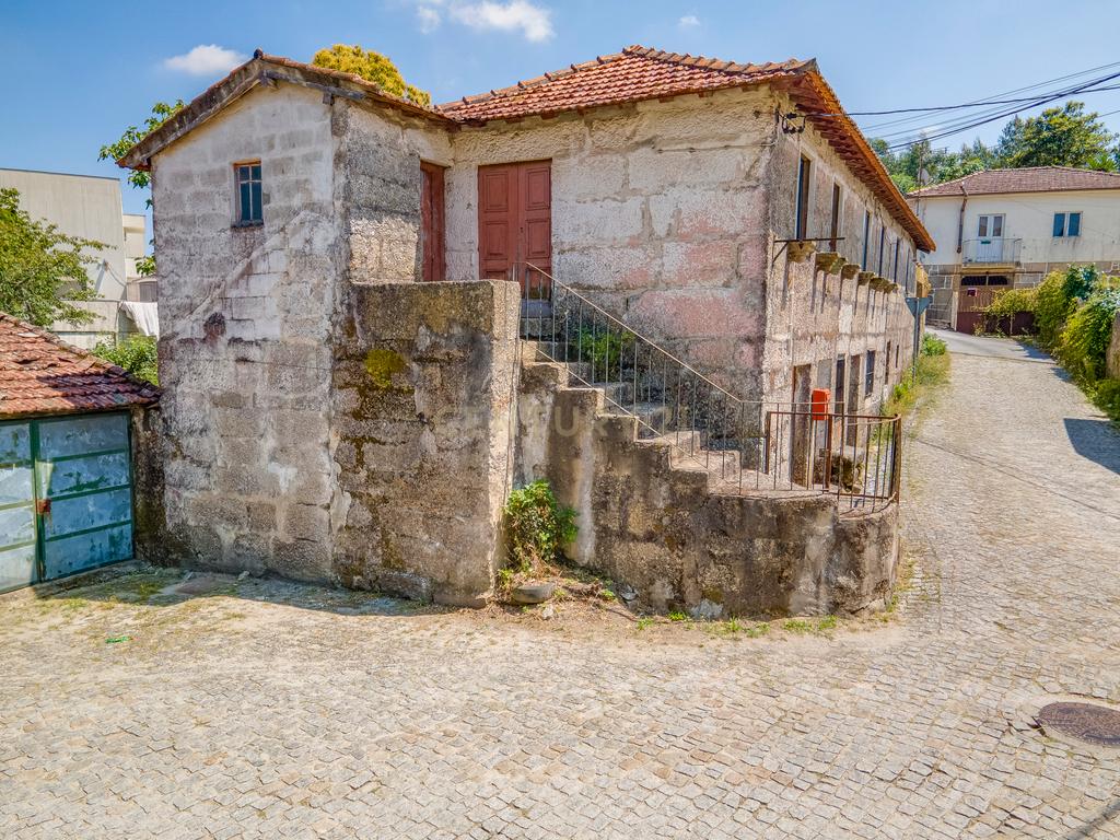Moradia para restauro em São Martinho de Recezinhos, Penafiel - Image 2