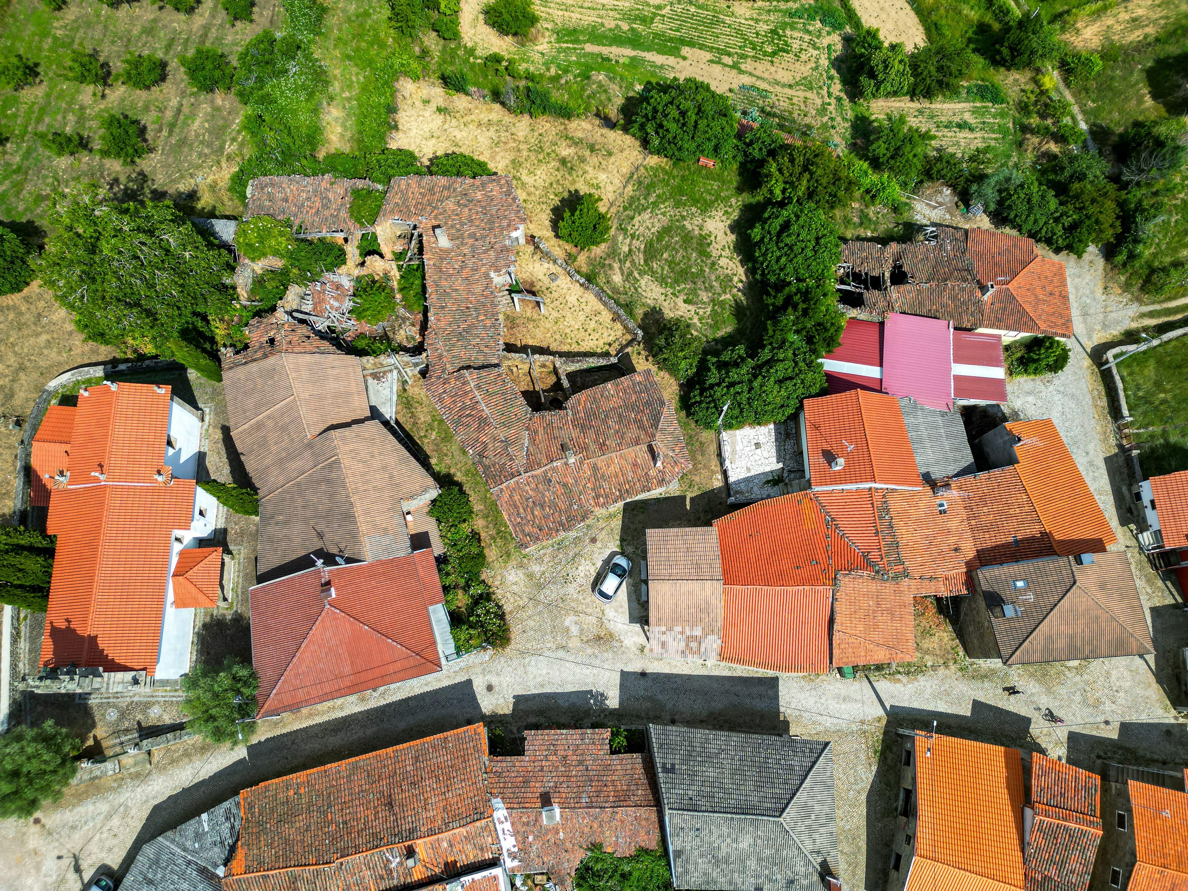Moradia para reconstruir na aldeia de Mós, Bragança - Image 24