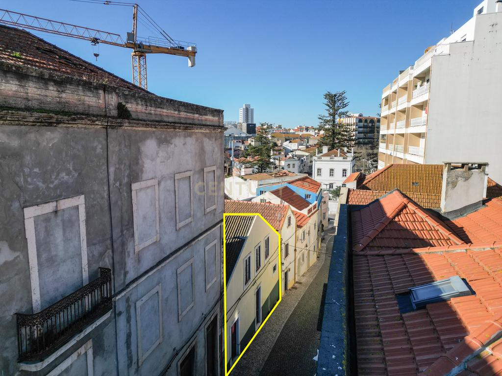 Figueira da Foz - Moradia T4 para investimento, no centro da cidade - Image 22