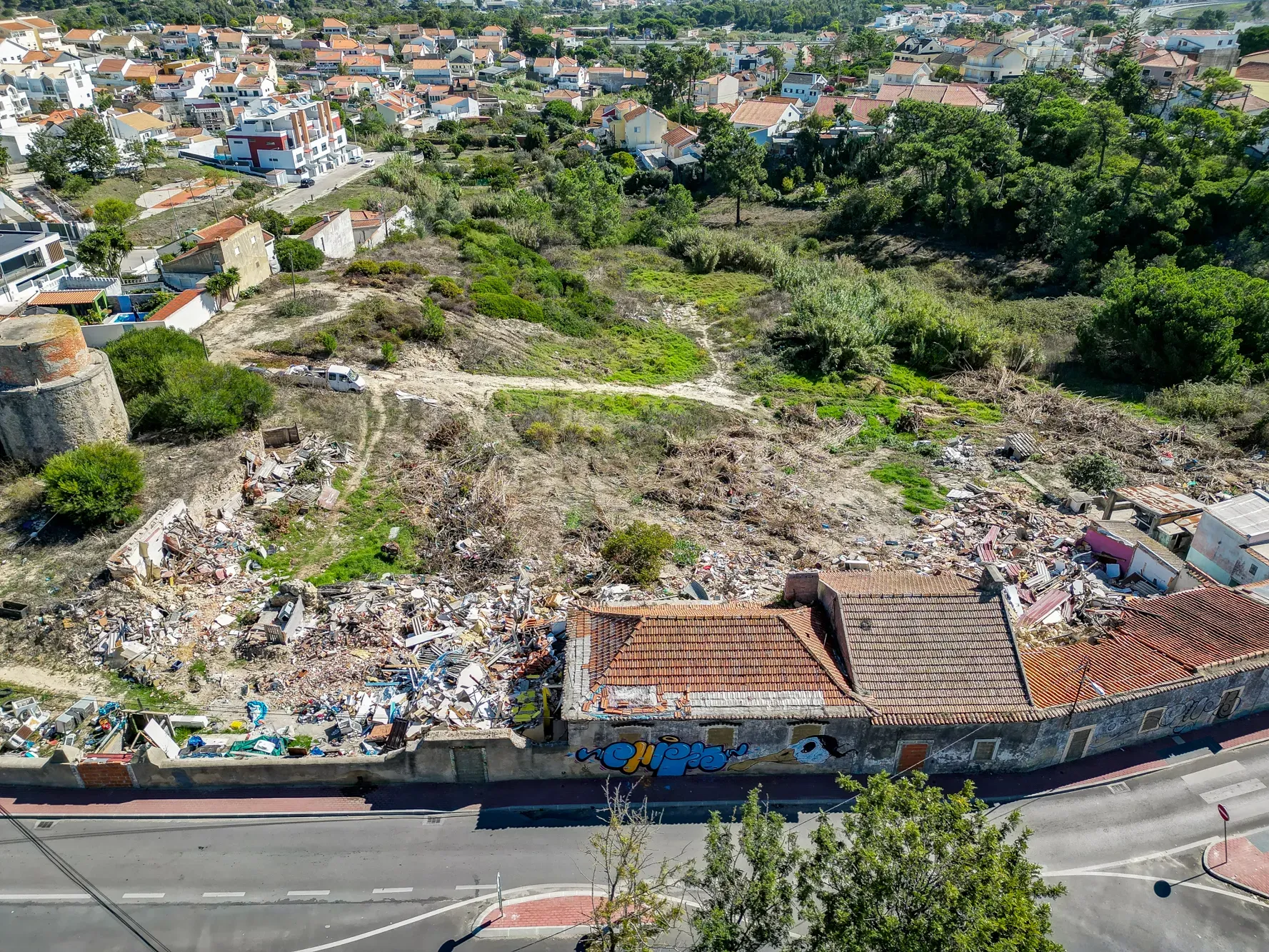 Prédio urbano 1.480m2 implantação, 2 pisos, 1.632m2 terreno, a 3km da praia - Image 19