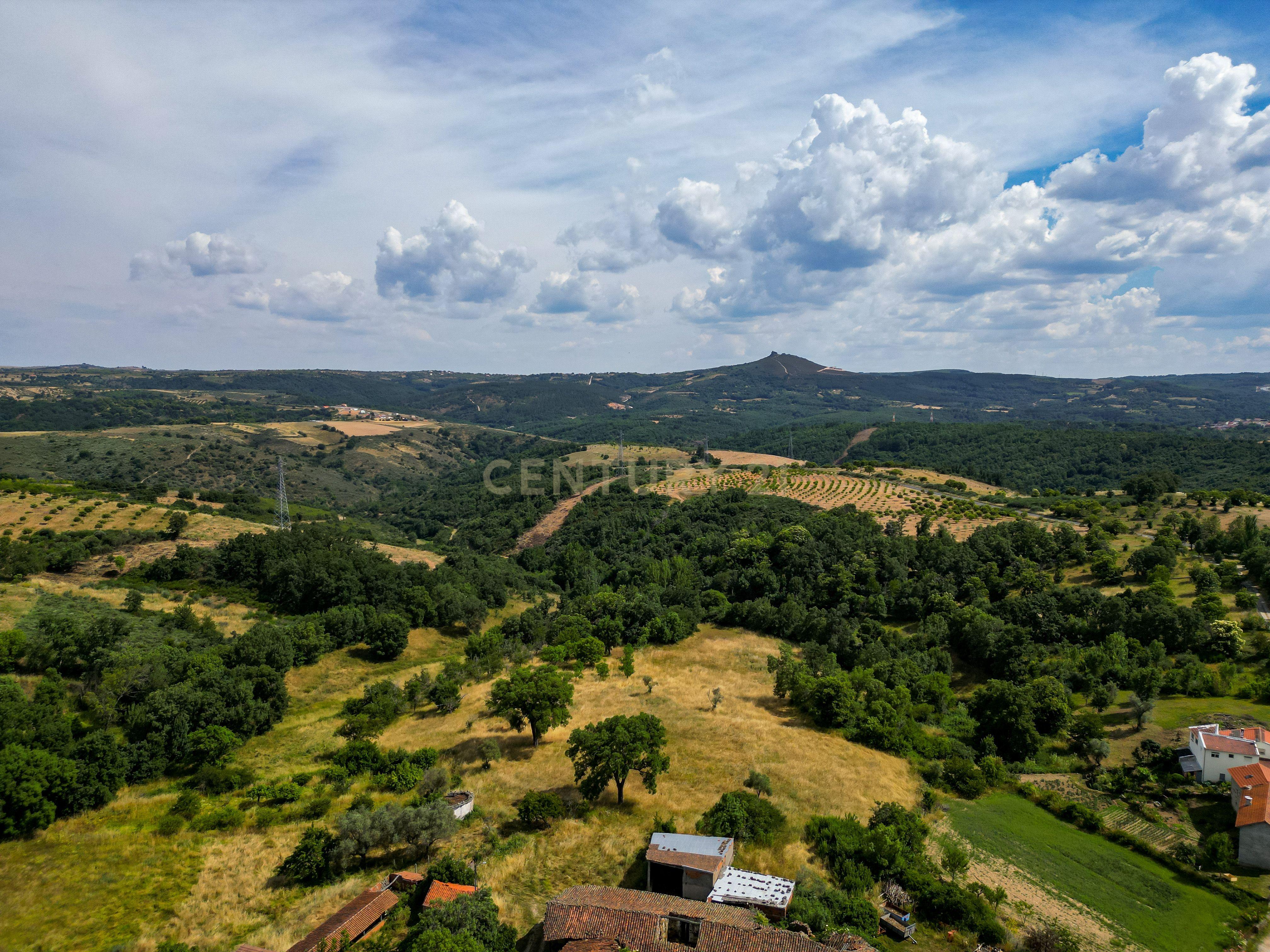 Moradia para reconstruir na aldeia de Mós, Bragança - Image 18