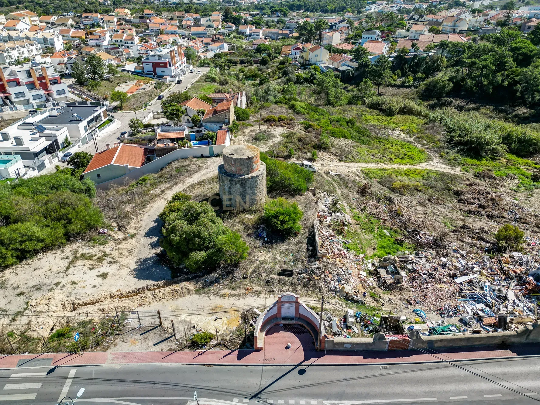 Prédio urbano 1.480m2 implantação, 2 pisos, 1.632m2 terreno, a 3km da praia - Image 23