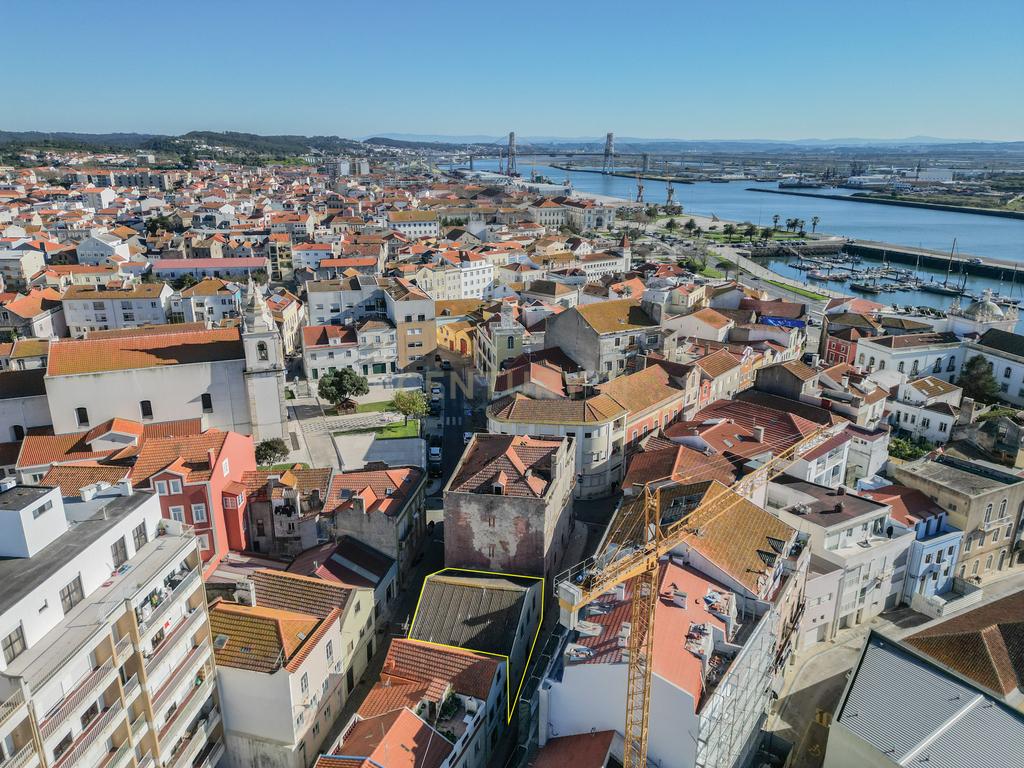 Figueira da Foz - Moradia T4 para investimento, no centro da cidade - Image 26