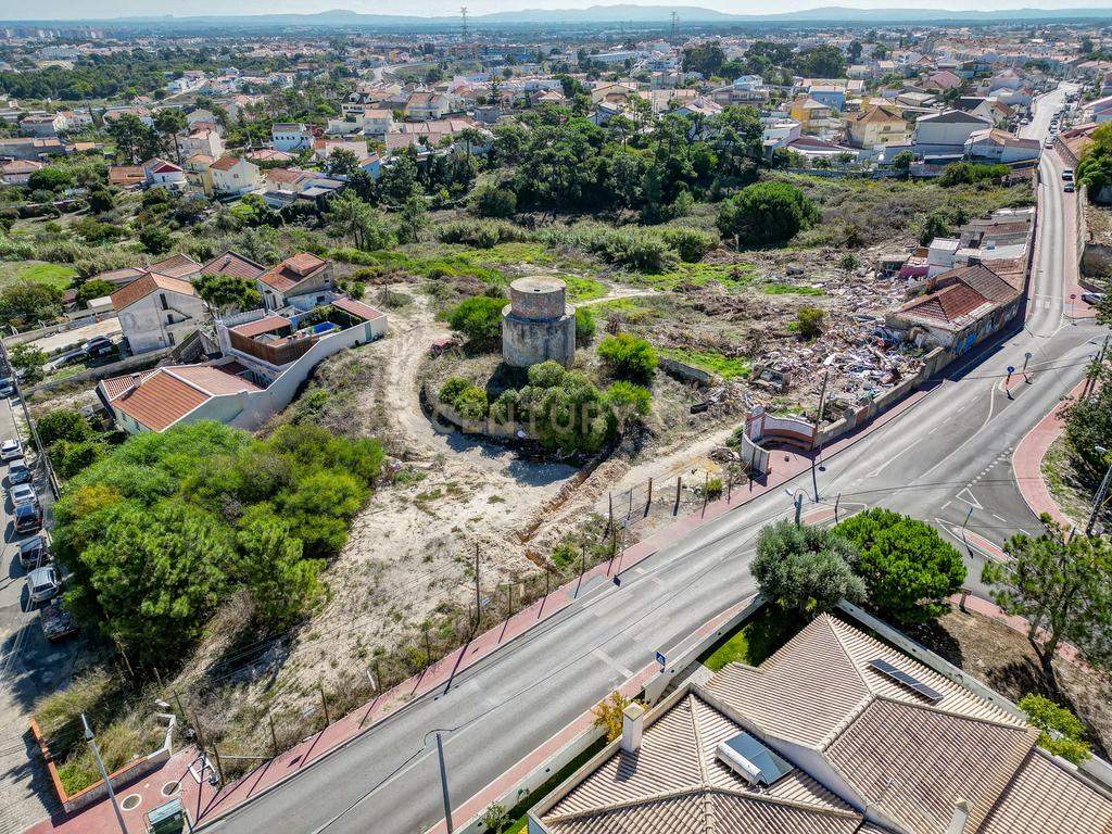 Propriedade urbana 21.116m2, 1.320m2 de construção, a 3km das praias da Costa - Image 2