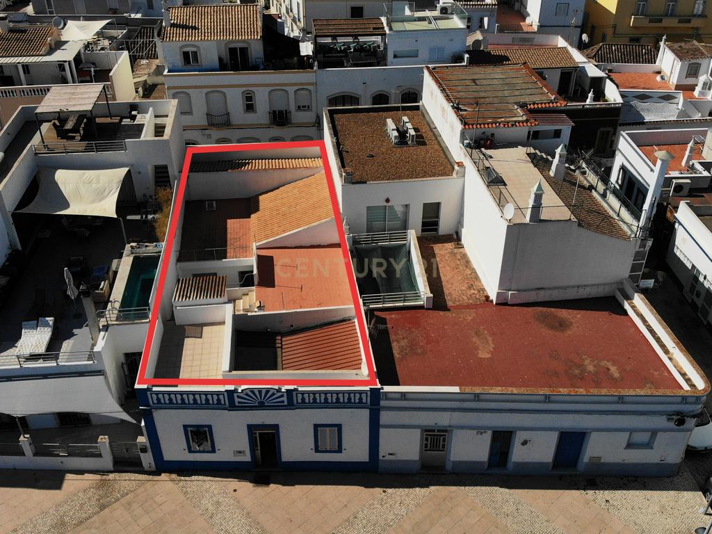 Moradia tradicional, 184 m2, em primeira linha de Santa Luzia. - Image 2