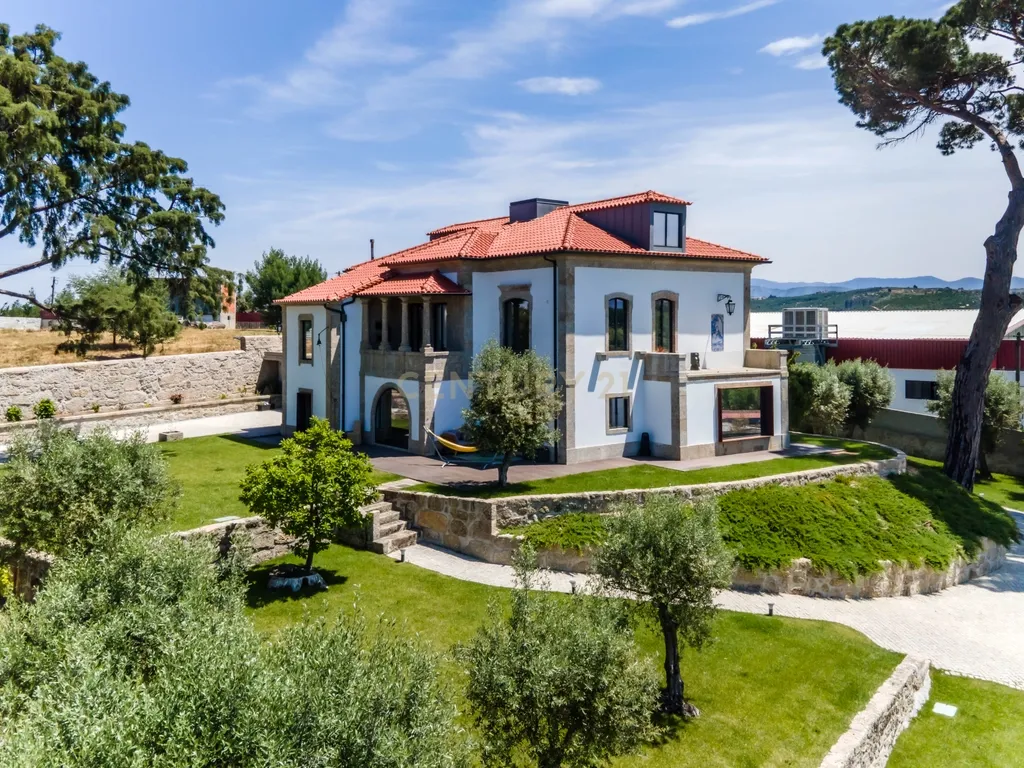 Moradia de Traça Senhorial em Tábua - Image 1