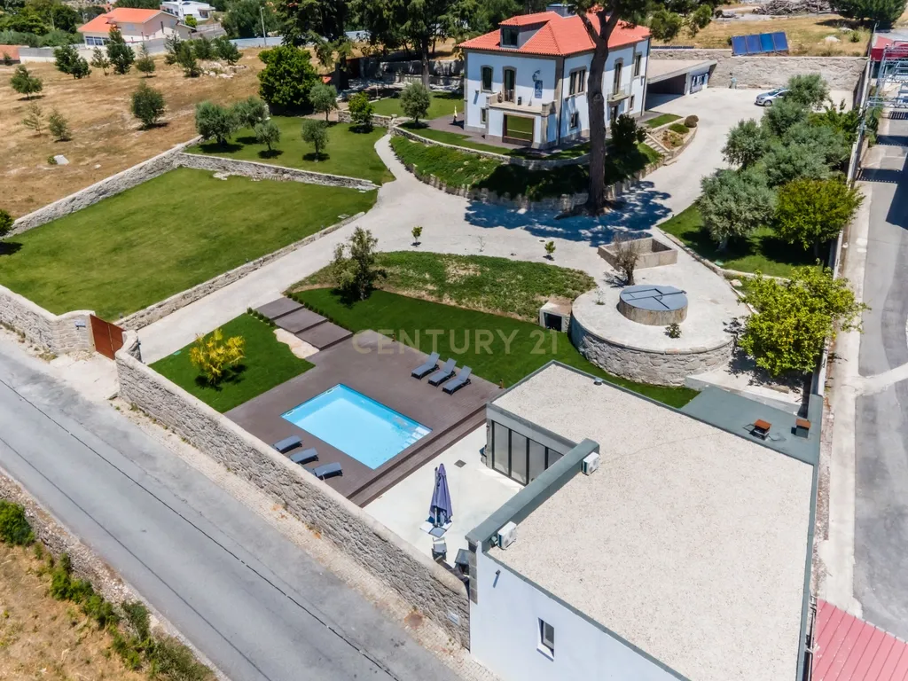 Moradia de Traça Senhorial em Tábua - Image 2
