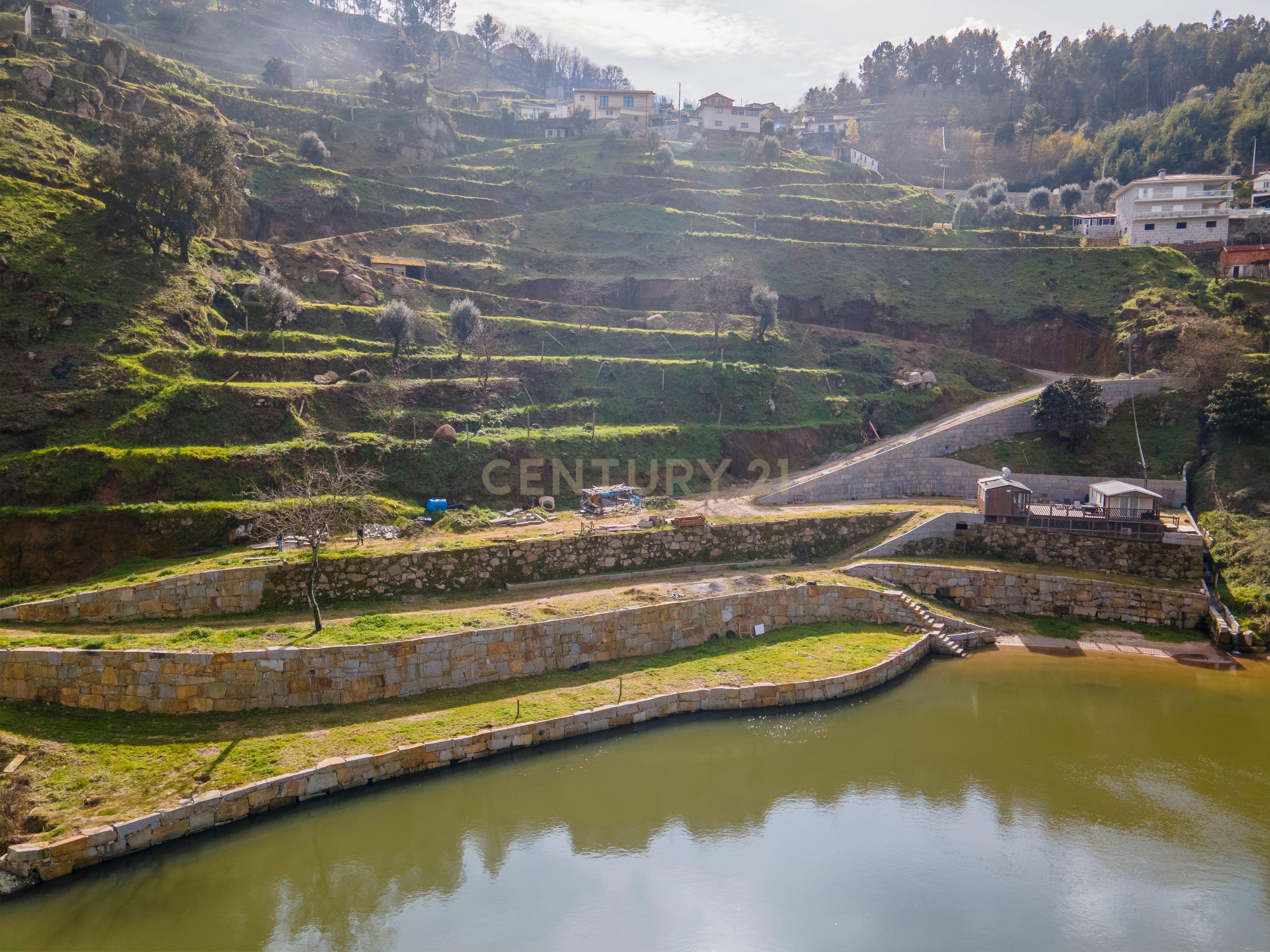 QUINTA COM MARGEM RIO DOURO - Image 27