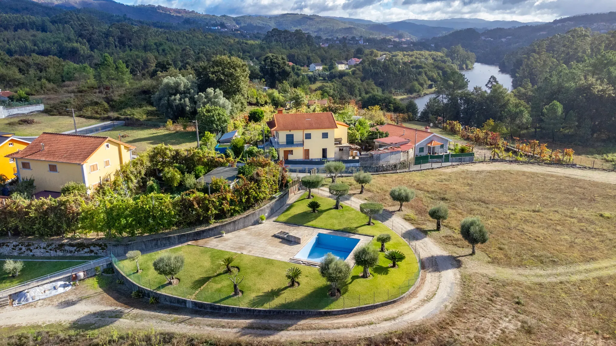 Land for sale in Póvoa de Lanhoso, Portugal — €198,900