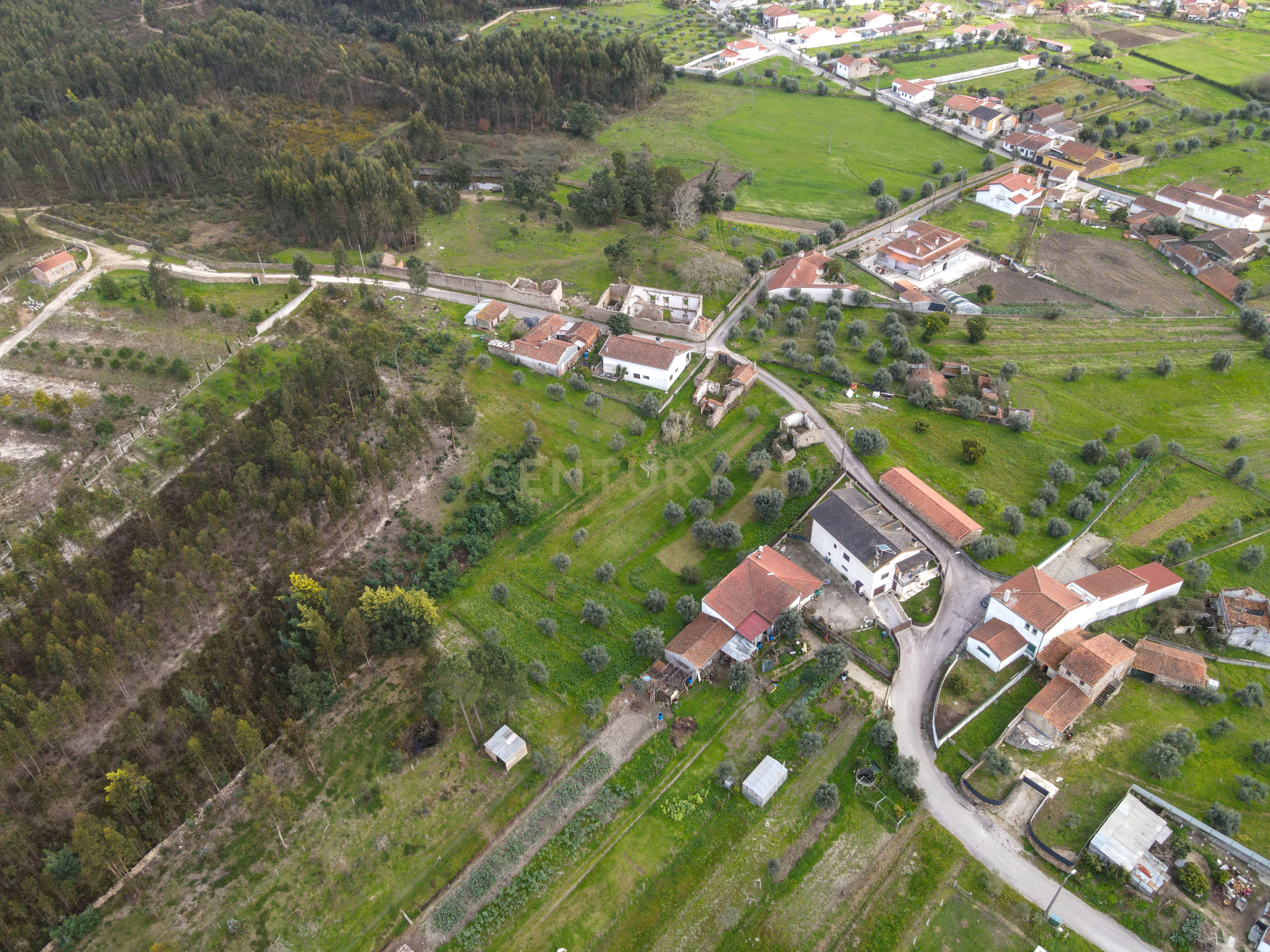 Moradia em mau estado - Image 8
