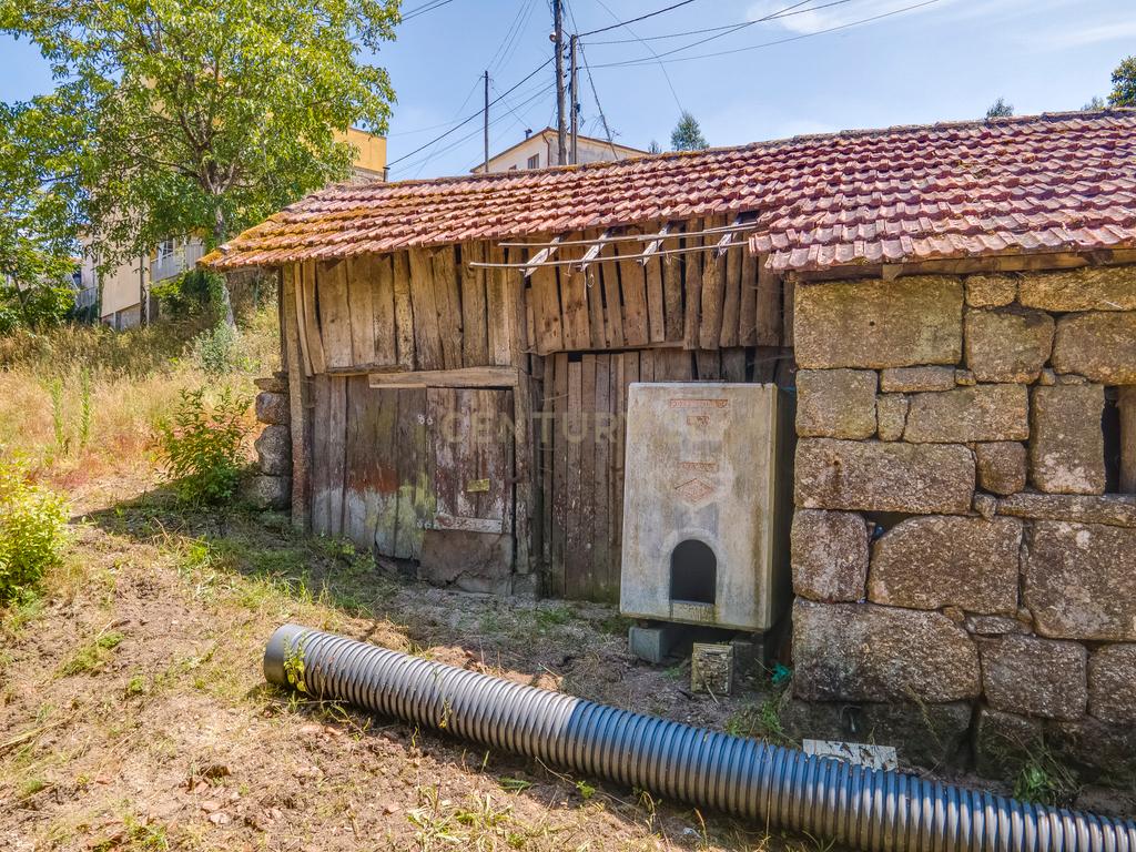Moradia para restauro em São Martinho de Recezinhos, Penafiel - Image 5
