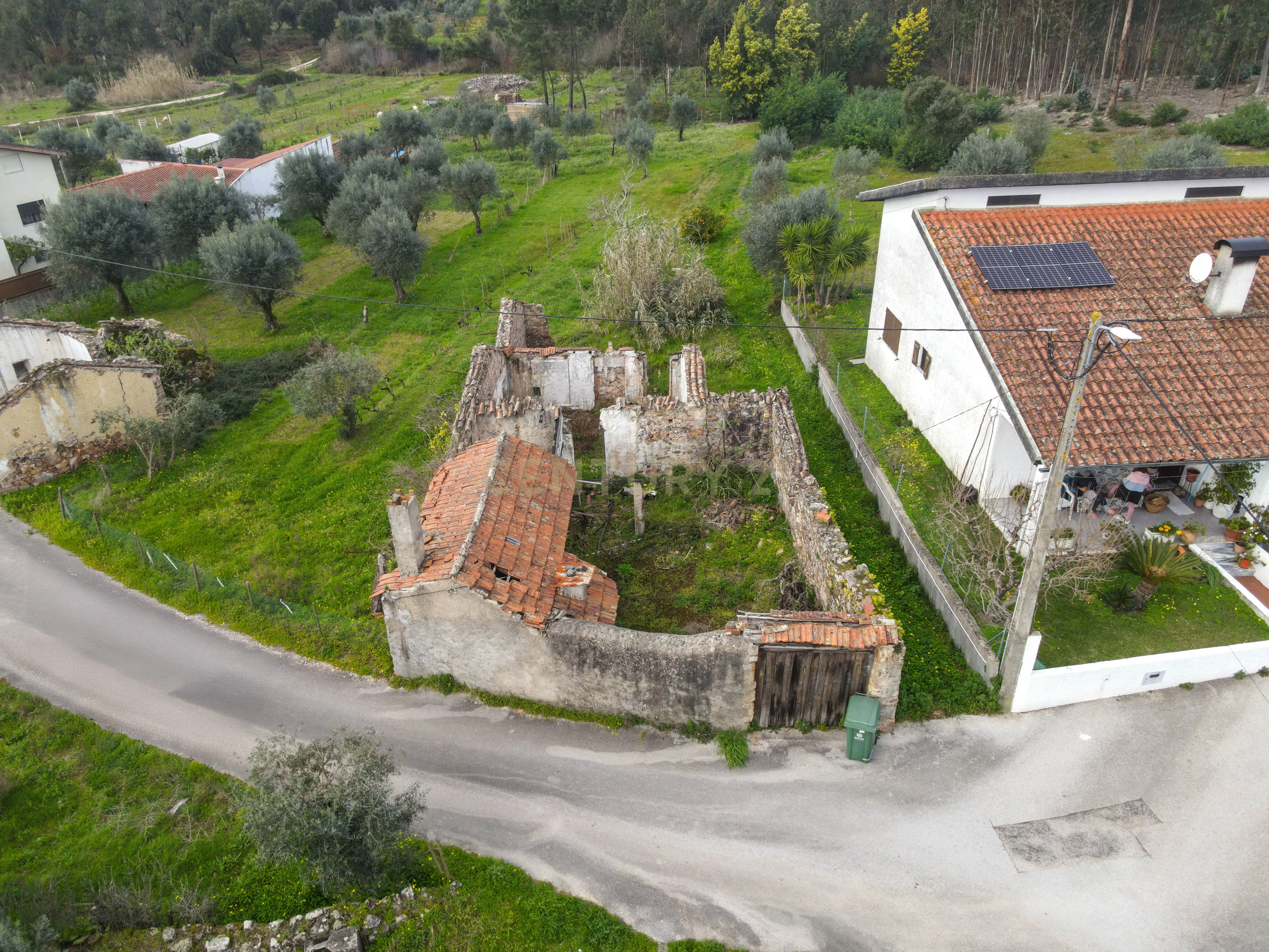Moradia em mau estado - Image 1