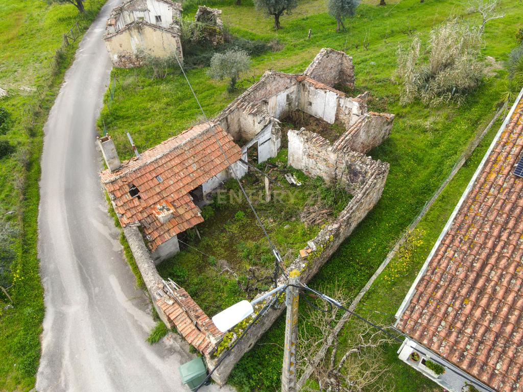 Moradia em mau estado - Image 9