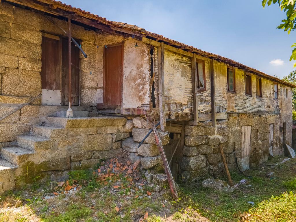 Moradia para restauro em São Martinho de Recezinhos, Penafiel - Image 3