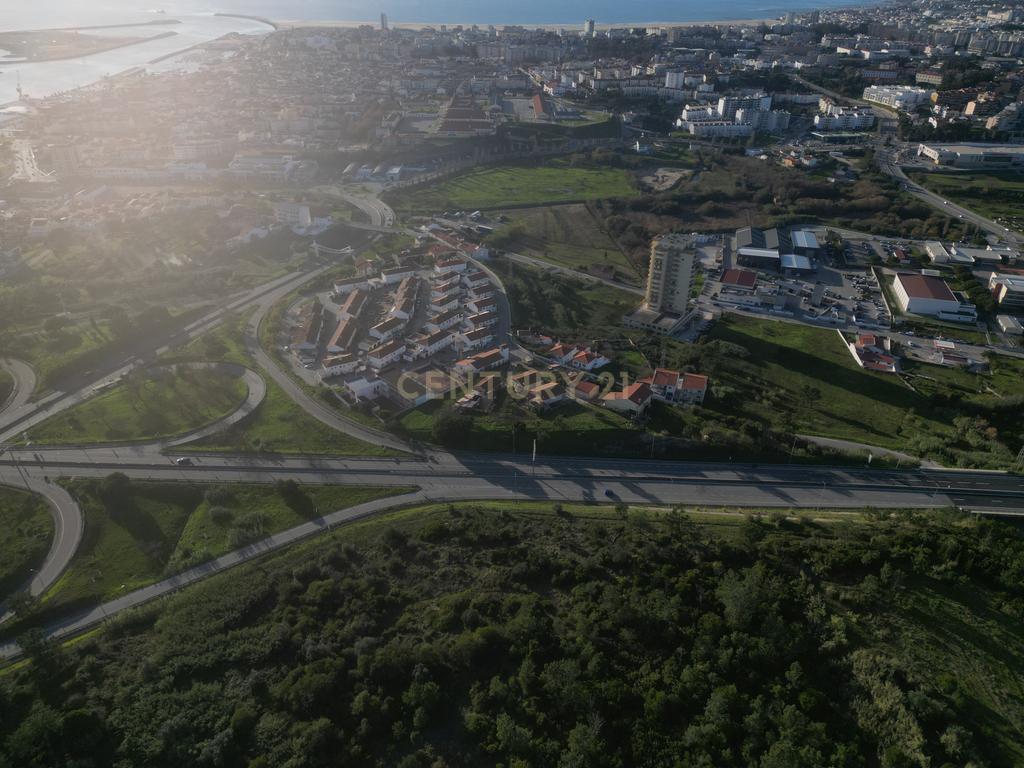 Oportunidade de Investimento: Dois Terrenos Contíguos com Potencial Construtivo – Figueira da Foz - Image 12