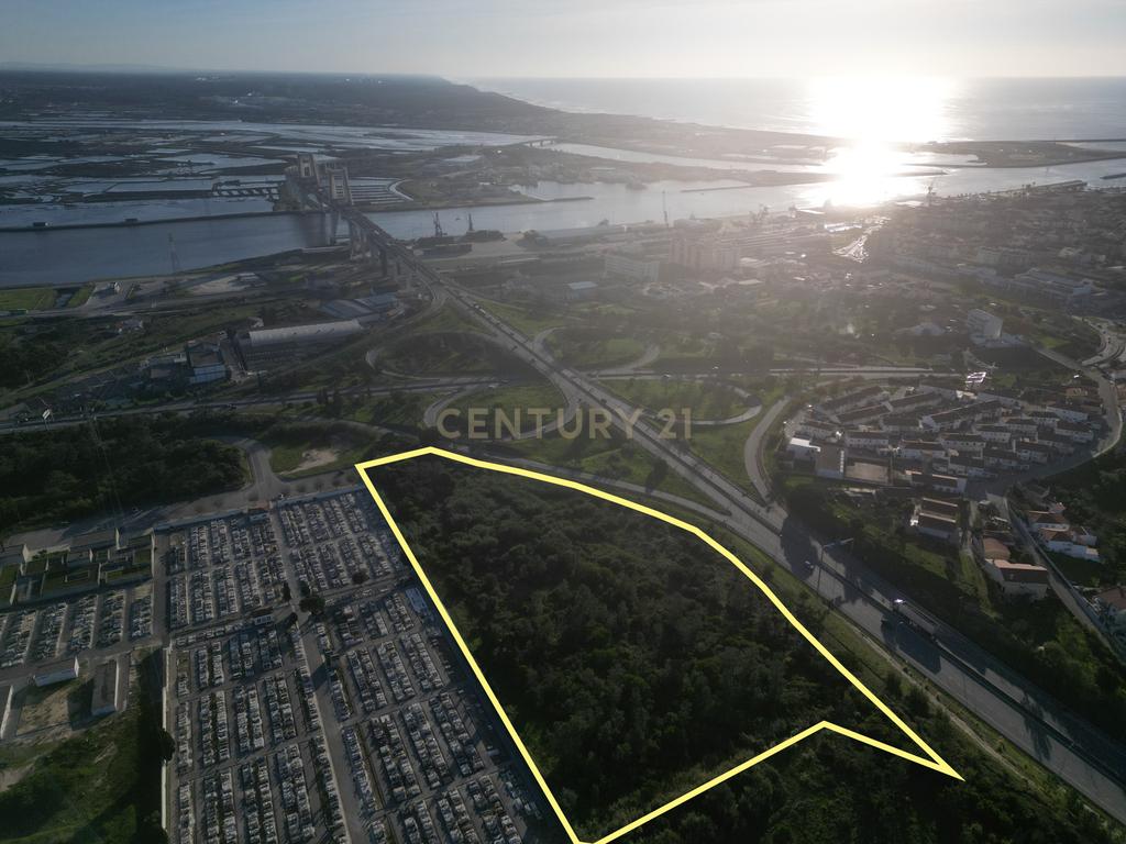Oportunidade de Investimento: Dois Terrenos Contíguos com Potencial Construtivo – Figueira da Foz - Image 1