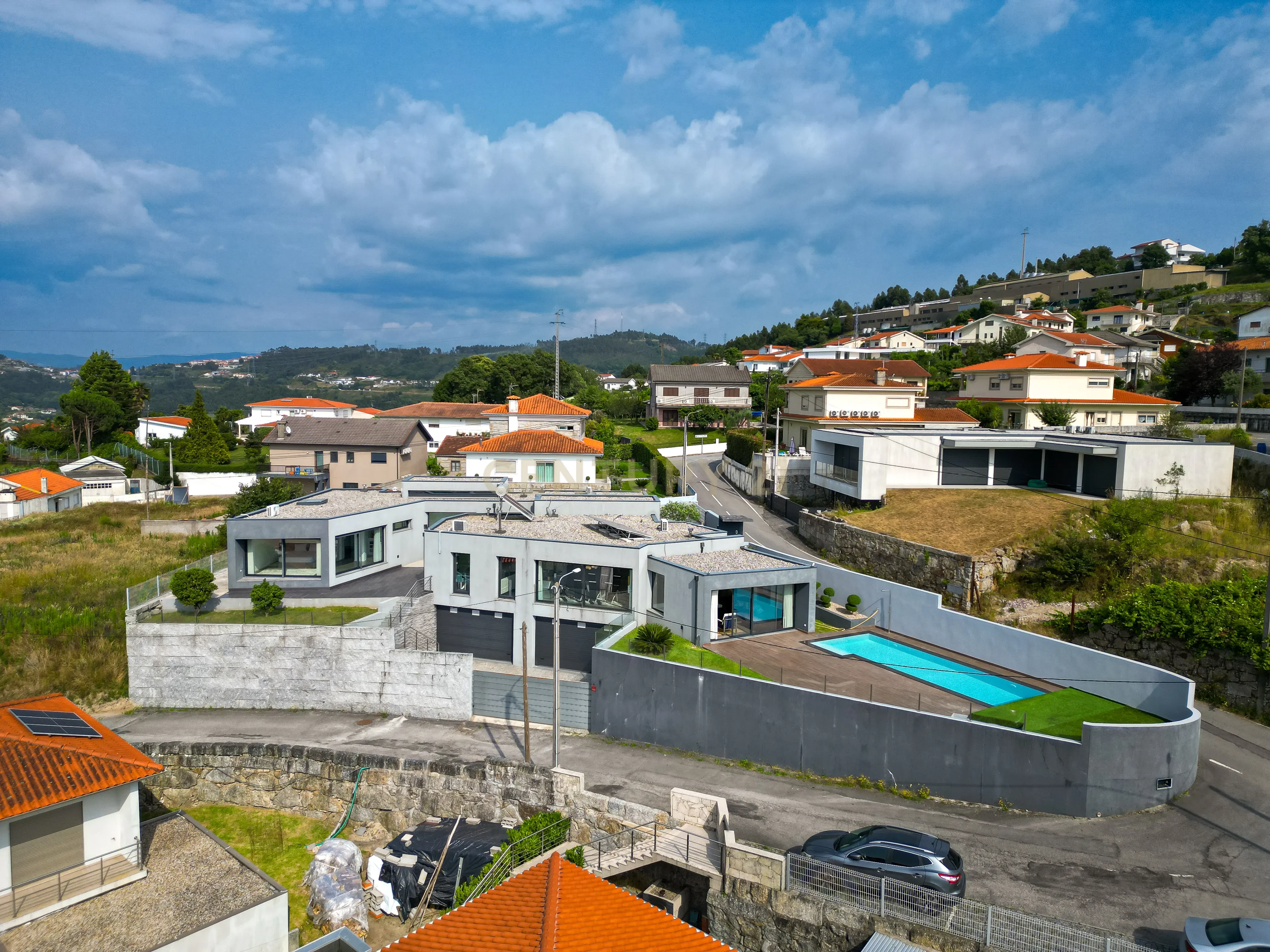 Moradia T3 + 1 Térrea, Individual com Piscina Vistas Panorâmicas em Mesão Frio - Guimarães - Image 2