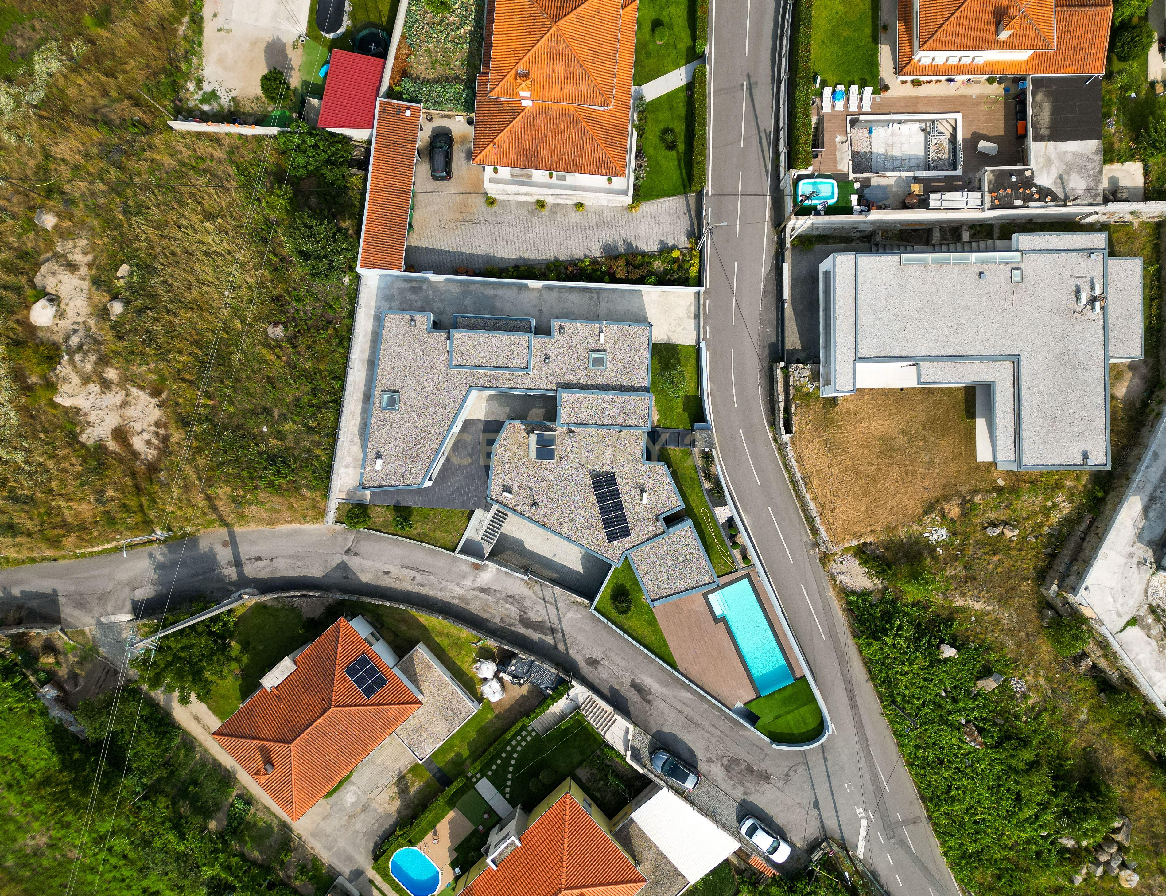 Moradia T3 + 1 Térrea, Individual com Piscina Vistas Panorâmicas em Mesão Frio - Guimarães - Image 46