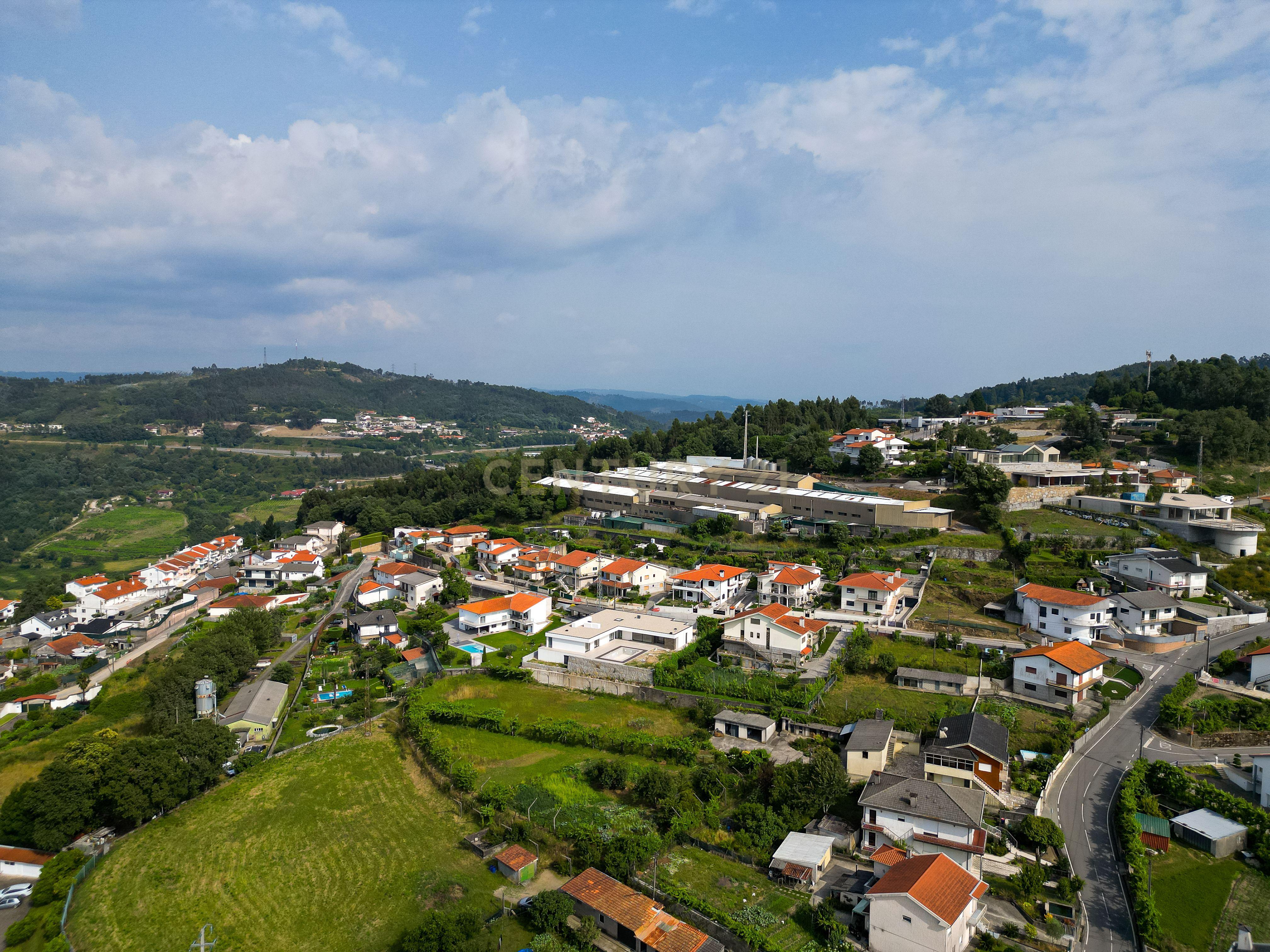 Moradia T3 + 1 Térrea, Individual com Piscina Vistas Panorâmicas em Mesão Frio - Guimarães - Image 51