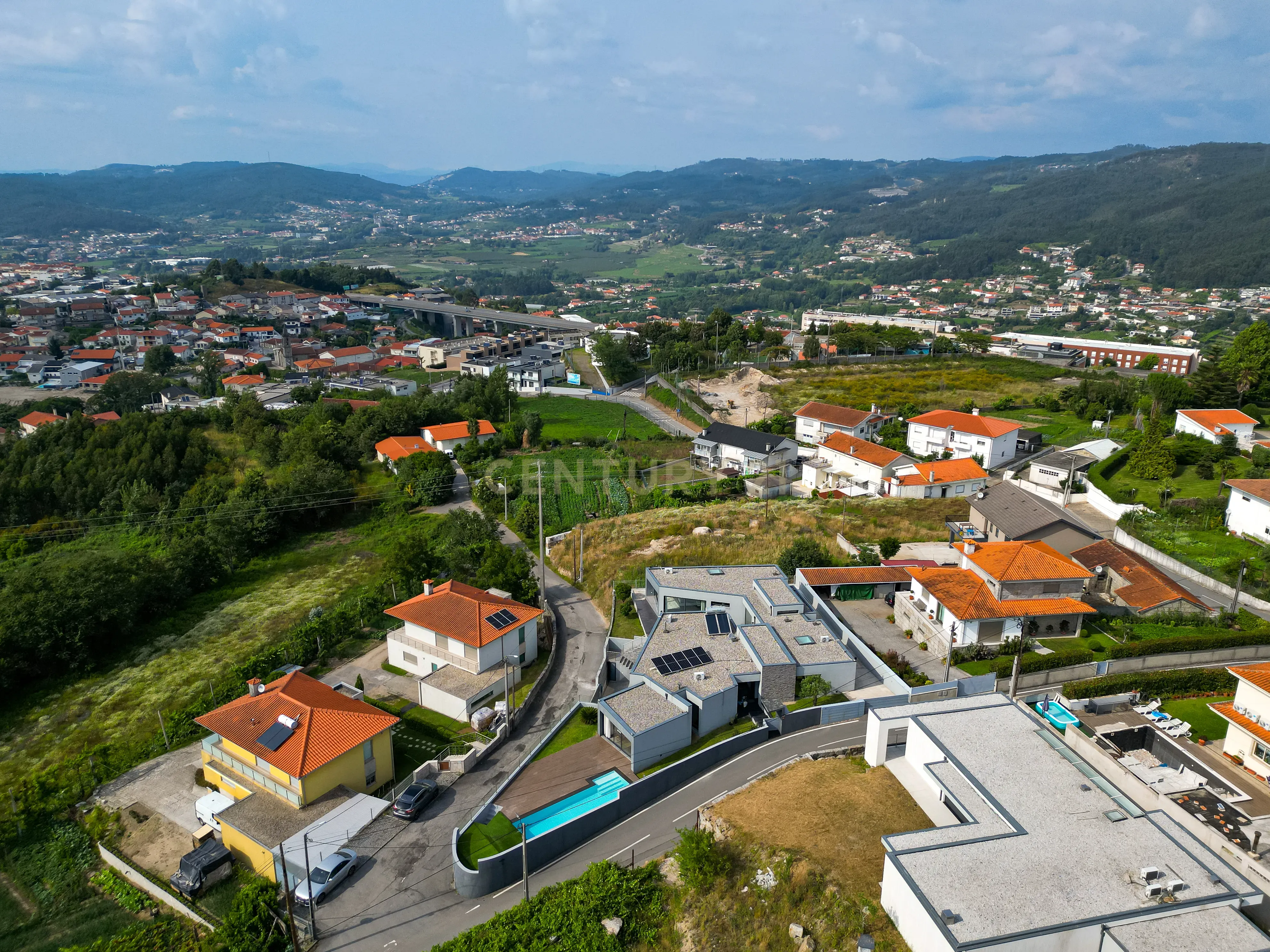 Moradia T3 + 1 Térrea, Individual com Piscina Vistas Panorâmicas em Mesão Frio - Guimarães - Image 48