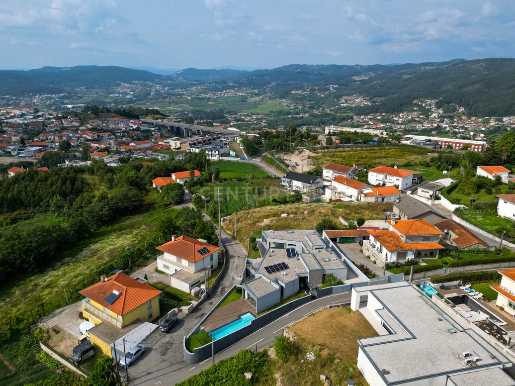 Moradia T3 + 1 Térrea, Individual com Piscina Vistas Panorâmicas em Mesão Frio - Guimarães - Image 50
