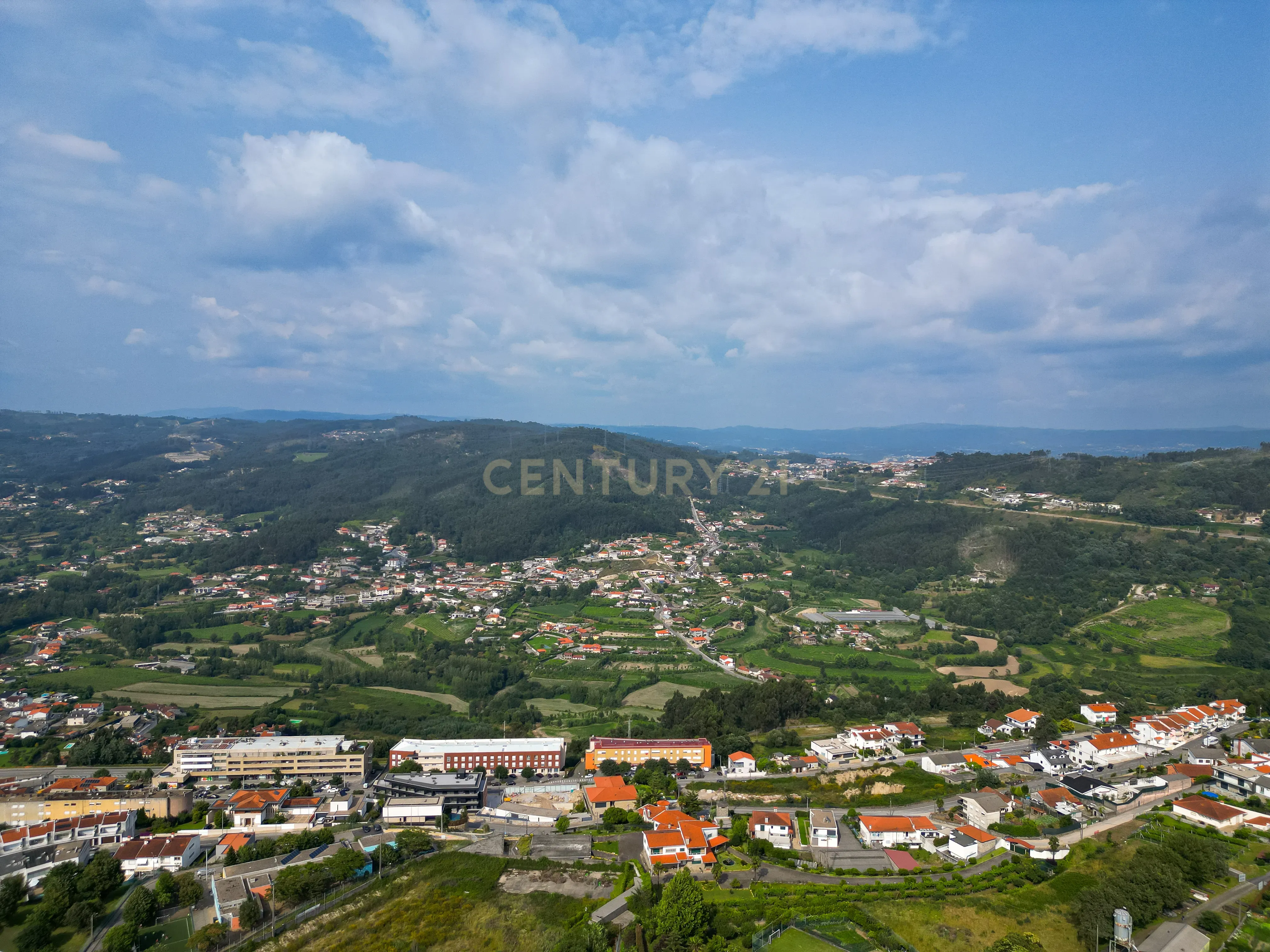 Moradia T3 + 1 Térrea, Individual com Piscina Vistas Panorâmicas em Mesão Frio - Guimarães - Image 49
