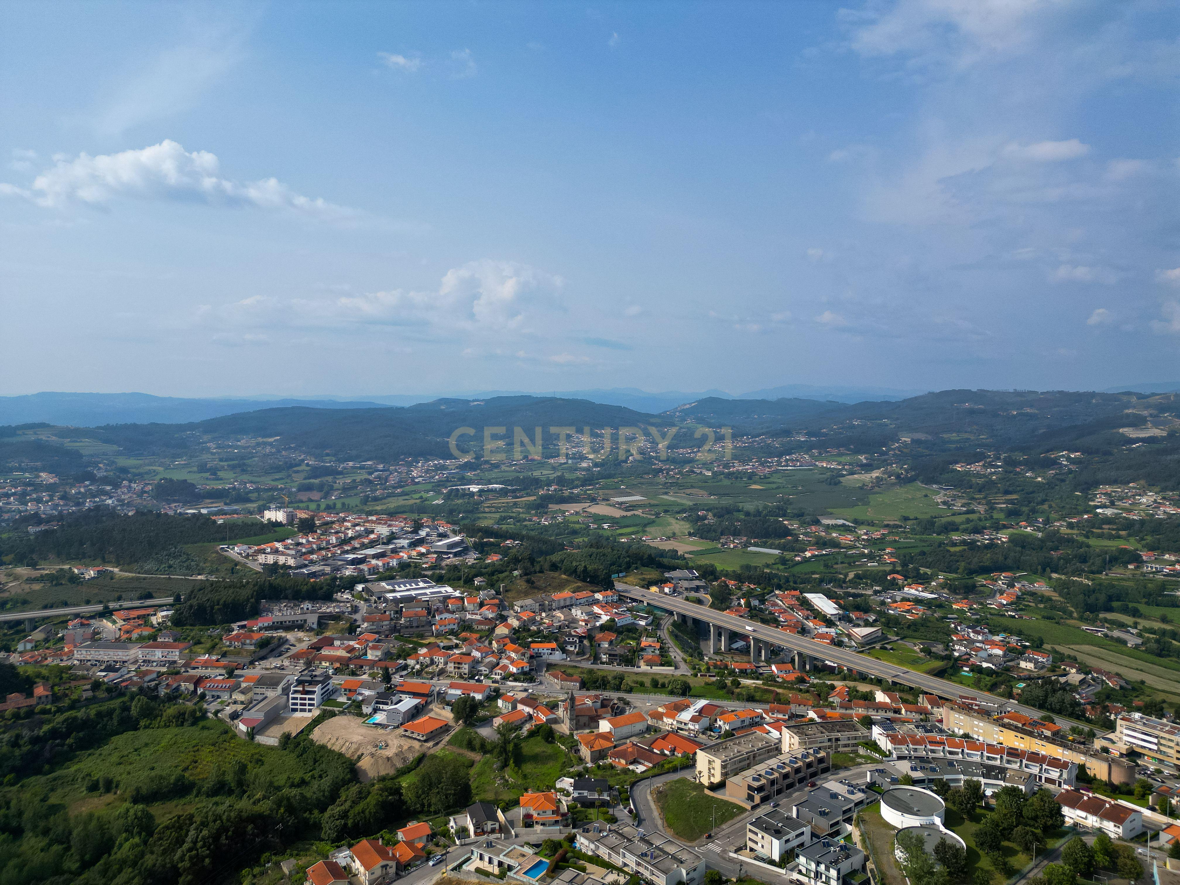 Moradia T3 + 1 Térrea, Individual com Piscina Vistas Panorâmicas em Mesão Frio - Guimarães - Image 50