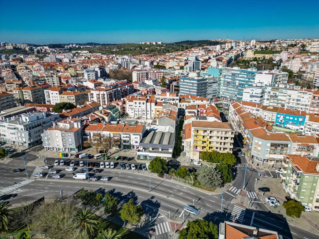 Edificio Comércio  - Centro da Amadora,  Rua Gonçalves Ramos - Image 58