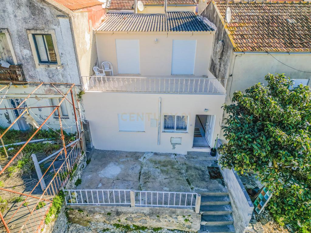 Casa T2  com Pátio e Boa Exposição Solar Bairro da Estação Figueira da Foz - Image 2