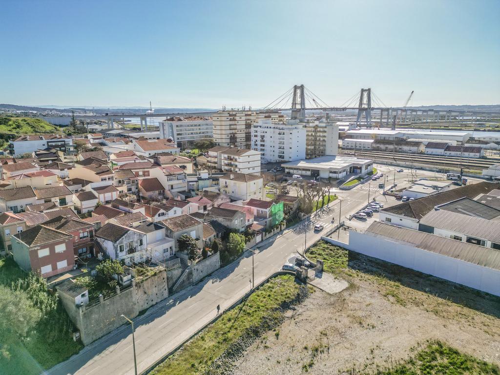 Casa T2  com Pátio e Boa Exposição Solar Bairro da Estação Figueira da Foz - Image 7