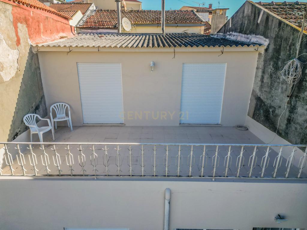 Casa T2  com Pátio e Boa Exposição Solar Bairro da Estação Figueira da Foz - Image 8
