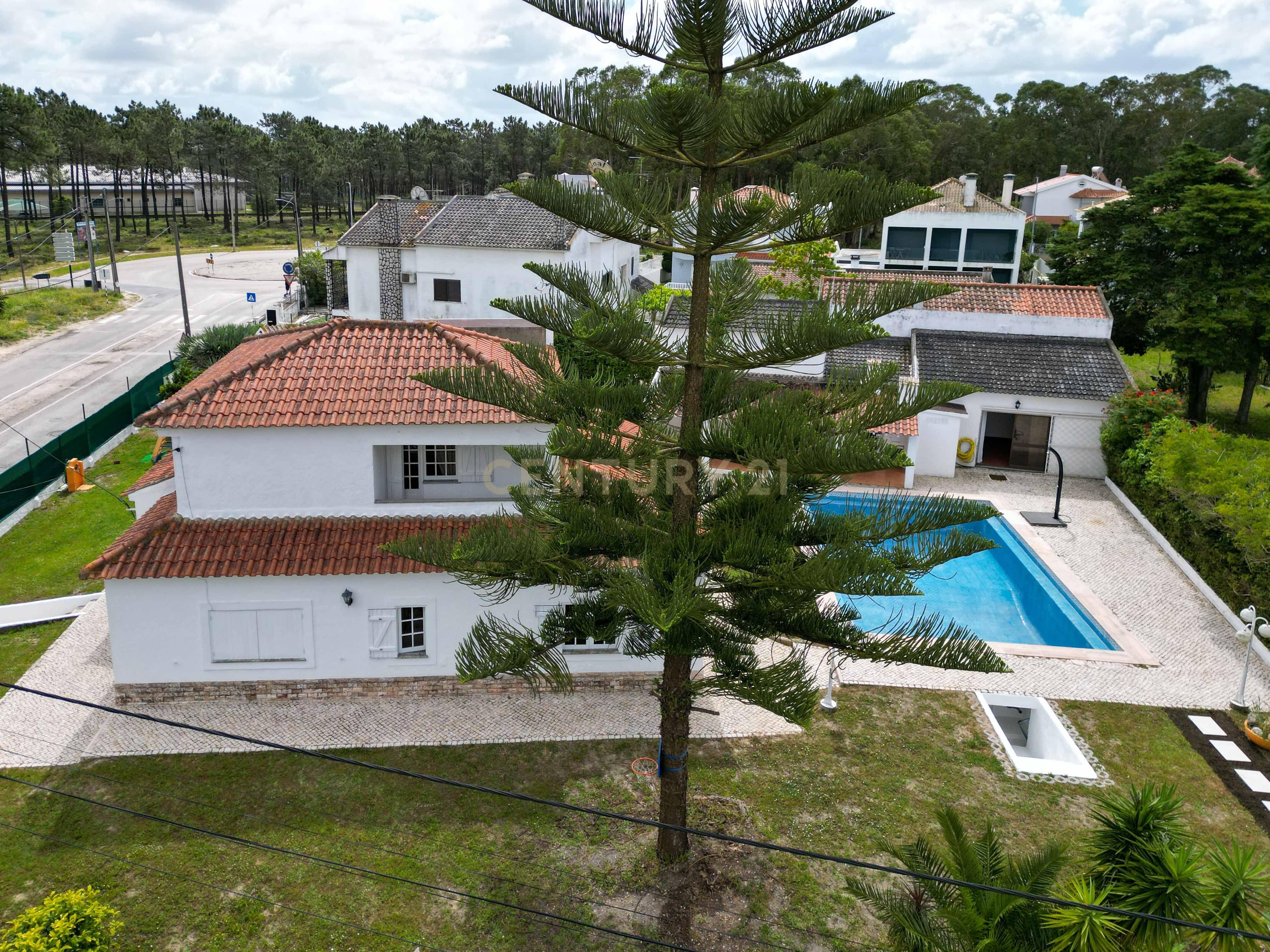 Fantástica Moradia isolada T4 na Marisol - Image 8