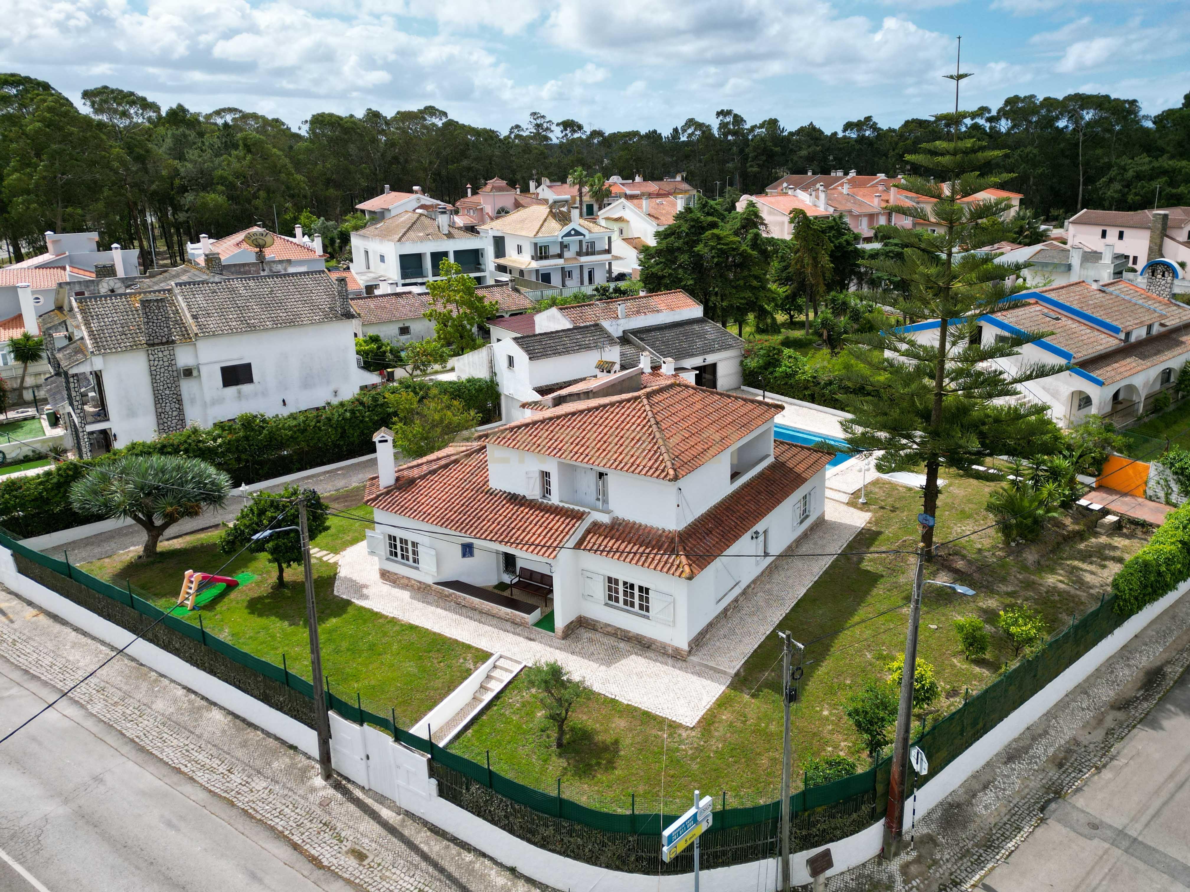 Fantástica Moradia isolada T4 na Marisol - Image 2