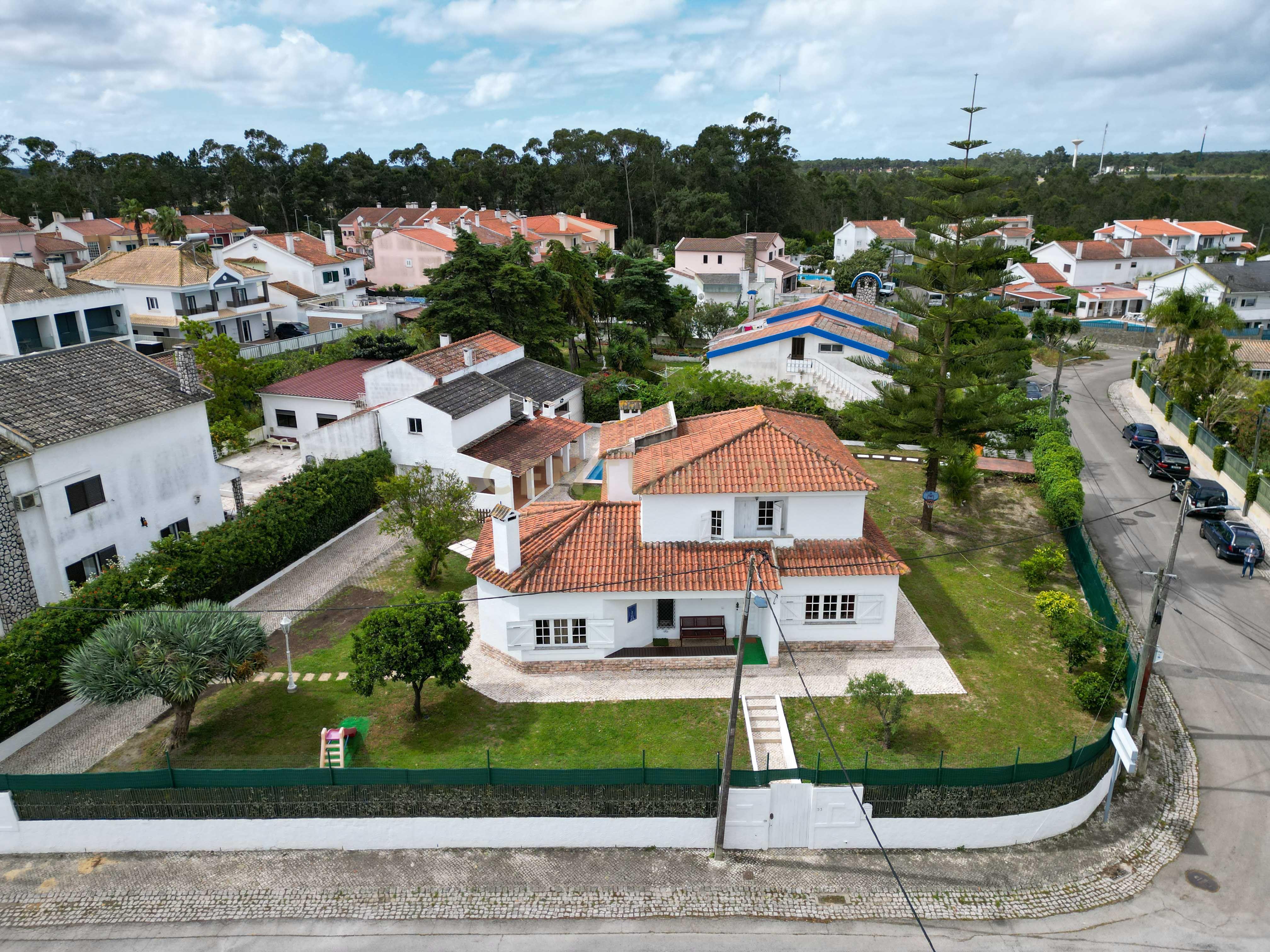 Fantástica Moradia isolada T4 na Marisol - Image 9