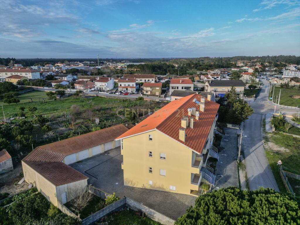 Apartamento T2 + T1 renovado perto das escolas na Tocha. - Image 2