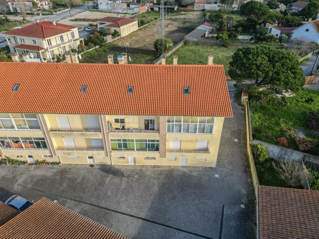 Apartamento T2 + T1 renovado perto das escolas na Tocha. - Image 4