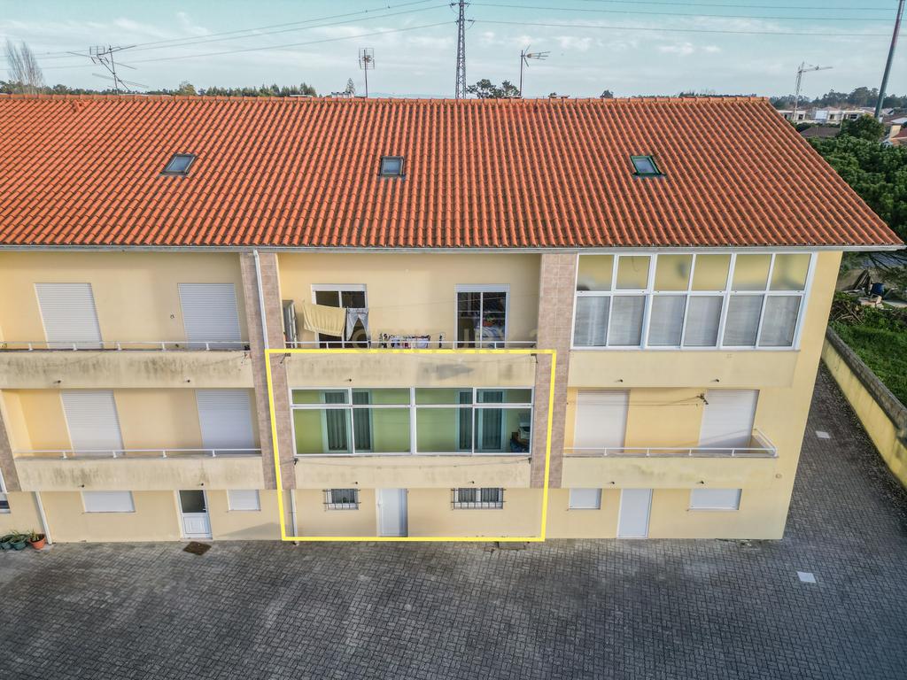 Apartamento T2 + T1 renovado perto das escolas na Tocha. - Image 3