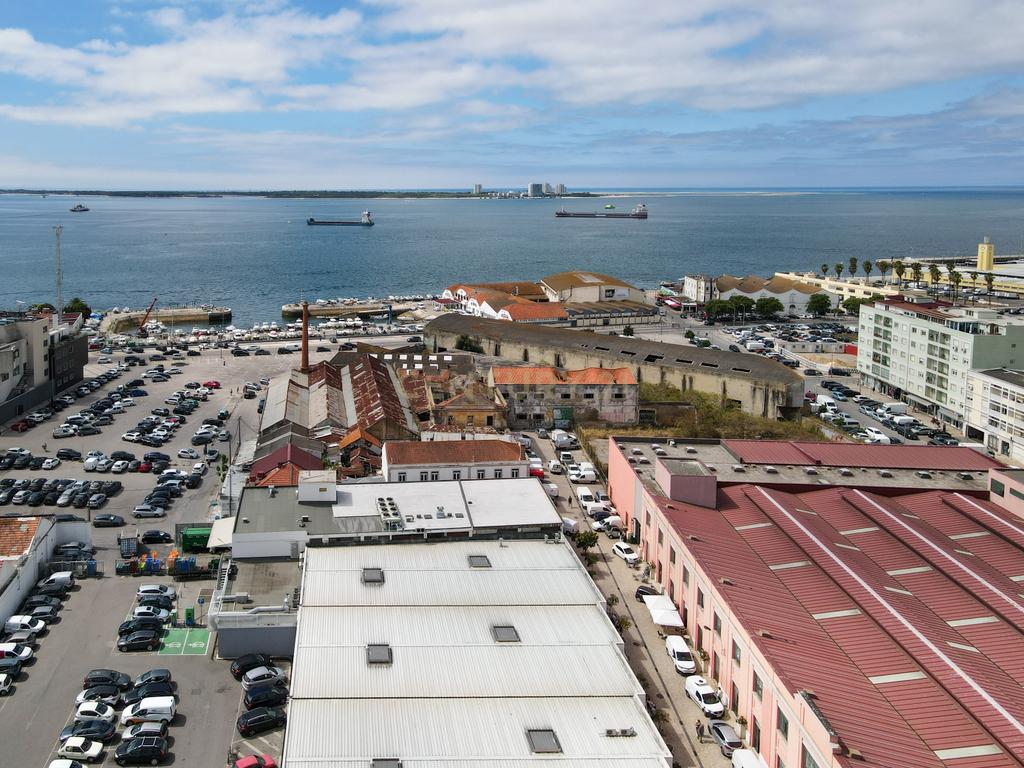 Grande potencial de Investimento junto ao mar em Setúbal, Portugal, com Viabilidade de Construção - Image 11