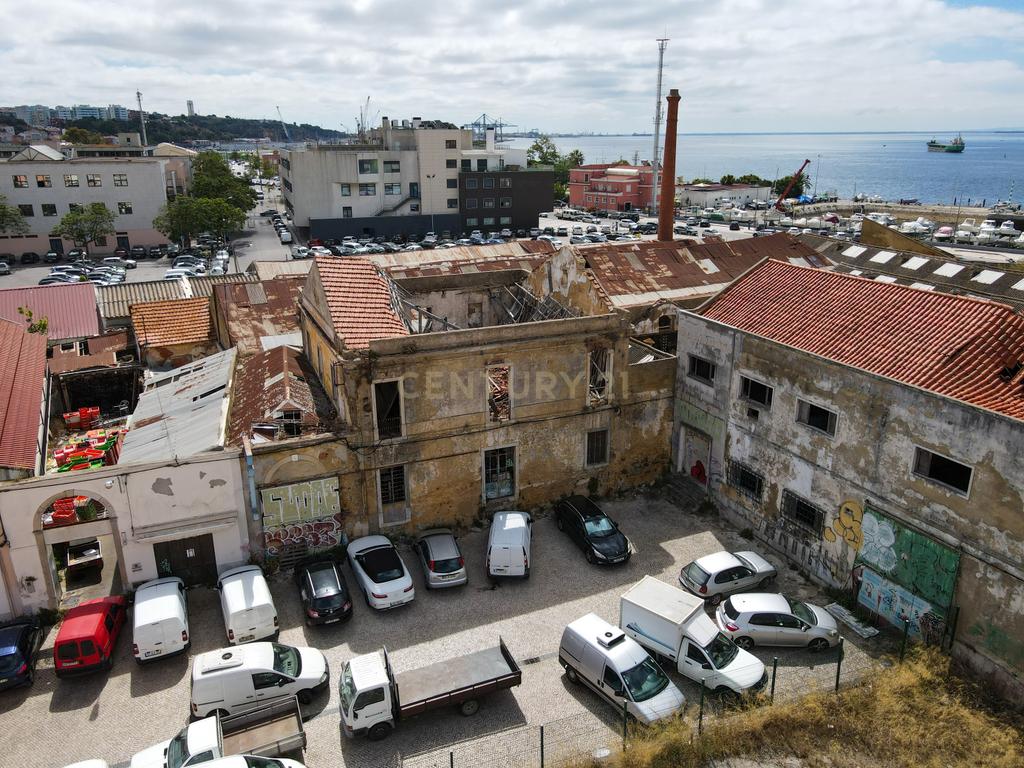 Grande potencial de Investimento junto ao mar em Setúbal, Portugal, com Viabilidade de Construção - Image 6