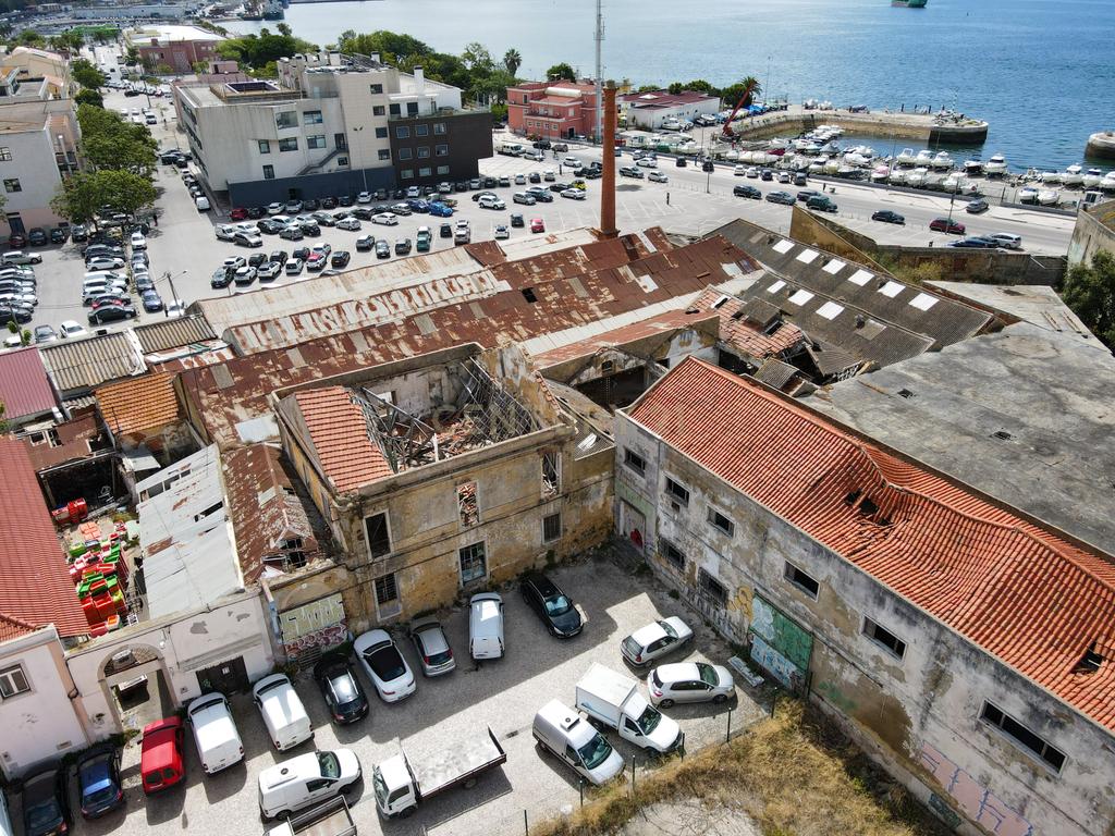 Grande potencial de Investimento junto ao mar em Setúbal, Portugal, com Viabilidade de Construção - Image 5