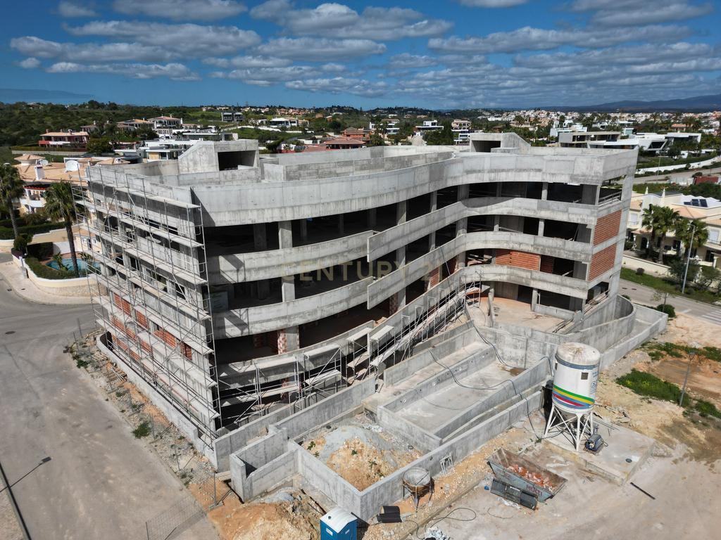 Apartamento Moderno T2 em construção no Porto de Mós em Lagos - Image 6
